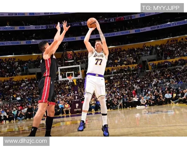 湖人负残阵老鹰遭青春风暴席卷 东契奇空砍38+三双 布朗尼12分成亮点